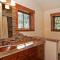 Bullshead Lodge- Luxury Estate, 4 Acres on River, Hot Tub, Minutes from the Slopes!
