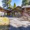 1138 Lakeshore - One-of-a-kind Lakeshore Boulevard log cabin - 斜坡村