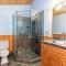1138 Lakeshore - One-of-a-kind Lakeshore Boulevard log cabin - 斜坡村