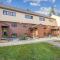 Cozy One-Bedroom Edgemont Condo with Ski Access & Fireplace B3