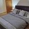 Comfortable 2 bedroom house with free parking and great transport links - Dagenham