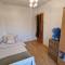 Comfortable 2 bedroom house with free parking and great transport links - Dagenham