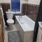 Comfortable 2 bedroom house with free parking and great transport links - 达格纳姆