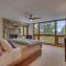 Kings Way Lake View - Spacious 4 BR w Private Hot Tub, Pool Table!