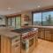 Kings Way Lake View - Spacious 4 BR w Private Hot Tub, Pool Table! - 塔霍维斯塔