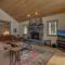 Majestic Woods at Tahoe Donner - High End Craftsman w Game Room, Hot Tub, Amenity Access - 特拉基