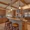 Majestic Woods at Tahoe Donner - High End Craftsman w Game Room, Hot Tub, Amenity Access - تروكي