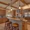 Majestic Woods at Tahoe Donner - High End Craftsman w Game Room, Hot Tub, Amenity Access - 特拉基