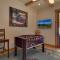 Majestic Woods at Tahoe Donner - High End Craftsman w Game Room, Hot Tub, Amenity Access - 特拉基