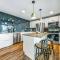 Luxurious Lakefront Escape - Chapin