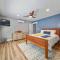 Luxurious Lakefront Escape - Chapin