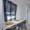 Modern Home-Downtown-3 Bedroom- King Bed