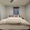 Modern Home-Downtown-3 Bedroom- King Bed