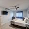 Modern Home-Downtown-3 Bedroom- King Bed