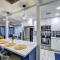 Modern Home-Downtown-3 Bedroom- King Bed