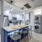 Modern Home-Downtown-3 Bedroom- King Bed