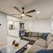 Modern Home-Downtown-3 Bedroom- King Bed