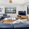 Sandals at the Bay Upstairs sleeps 6 Hyams Beach