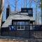 Coach Cabin- Poconos Retreat l Cozy l Sauna l Fireplace l Firepit l Gazebo BBQ - 托比汉纳