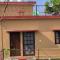 1 br Stay Enclosing the Mountains Nivriti Cottage by RoamHome - Bhikia Sain