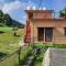 1 br Stay Enclosing the Mountains Nivriti Cottage by RoamHome - Bhikia Sain