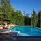  Luxury Cascina_F  Pool & Wine Experience