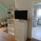 In Villa Apartment 55qm, TV, ,Internet, 24 hours Check-in,free Parking,late Checkout, full Kichen, VIP Shuttle Service - Hannover