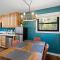 Sandy Cove on the North Shore -Lakeside Cottage with Pier Beach, and HOA Amenities