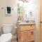 Secret Garden Lodge - 4BR Walking Distance to the Lake, Hot Tub, Close to Ski Resorts!