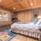 Secret Garden Lodge - 4BR Walking Distance to the Lake, Hot Tub, Close to Ski Resorts!