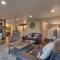 Tahoe Rim Retreat - Spacious 4BR with Pool Table and Private Hot Tub - Pet Friendly! - 国王海滩