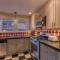 Vanni House - Classic Tahoe Style 2 BR - Sleeps 6 - Hot Tub - Near Palisades & Downtown Tahoe City