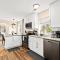 New! Charming Upper Unit in the Heart of Roseville - 罗斯维尔