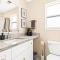 New! Charming Upper Unit in the Heart of Roseville - 罗斯维尔