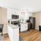 New! Charming Upper Unit in the Heart of Roseville - 罗斯维尔