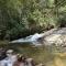 Casa de campo com cachoeira no quintal - 加斯帕