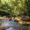 Casa de campo com cachoeira no quintal - 加斯帕