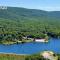 Mountain Lake Retreat - hot tub, lake, fire pit, wineries, restaurant - Harpers Ferry