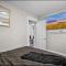 St Paul Fry Street Den Suite#1