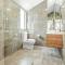 Peaceful & Stylish Retreat, Noosa Heads