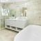 Peaceful & Stylish Retreat, Noosa Heads