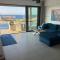 Bungalow med privat saltvannsbasseng på Dejablue