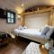 Modern Shepherd's Hut Retreat for 2, Dog Friendly - Llangoed