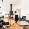 Villa Karina - Beachfront with Jacuzzi