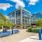 Beautiful City Centre Apartment with Free Parking, Fast-Wifi, SmartTV with Netflix and Private Garden by Yoko Property - Milton Keynes