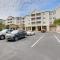 3 Mi to Folly Beach Condo with Pool Access!