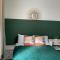 London Road Flats - Free WIFI, washing machine, smart TV, easy access to A50