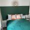 London Road Flats - Free WIFI, washing machine, smart TV, easy access to A50