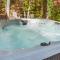 New! Cabin Fever - Hot Tub, Game Room, 3 King Beds - Dahlonega