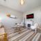BoHo Chic Suite - Long Stays - Fireplace - Garage